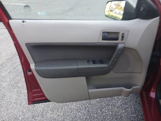 Photo of 2009 Red Ford Focus