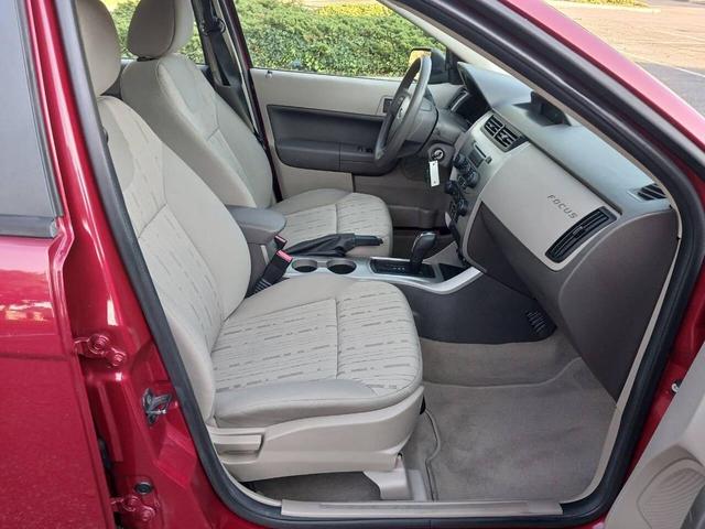 Photo of 2009 Red Ford Focus