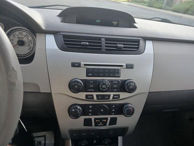 Photo of 2009 Red Ford Focus