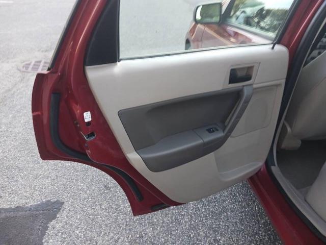 Photo of 2009 Red Ford Focus
