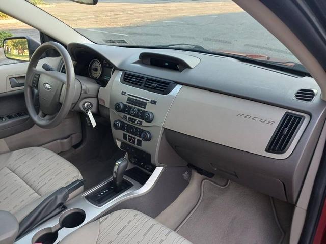 Photo of 2009 Red Ford Focus