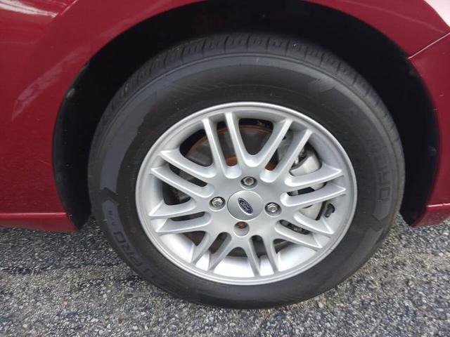Photo of 2009 Red Ford Focus