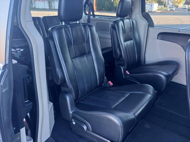 Photo of 2015 Charcoal Chrysler Town & Country