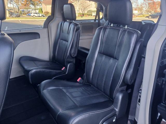Photo of 2015 Charcoal Chrysler Town & Country
