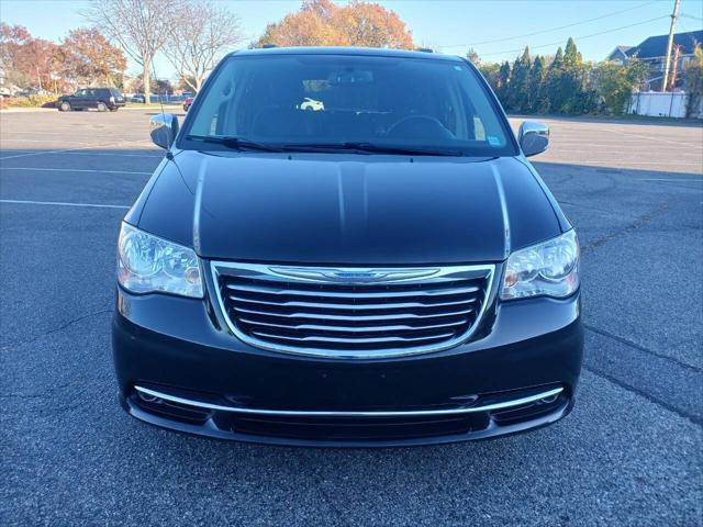 Photo of 2015 Charcoal Chrysler Town & Country