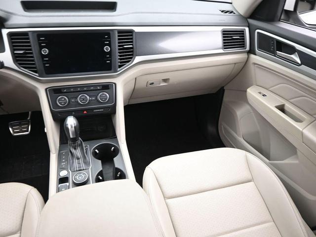 Photo of 2021 Pure White Volkswagen Atlas