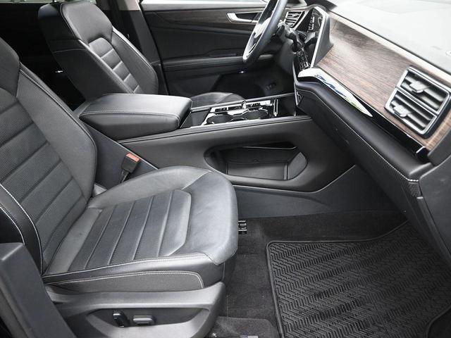 Photo of 2024 Deep Black Pearl Effect Volkswagen Atlas