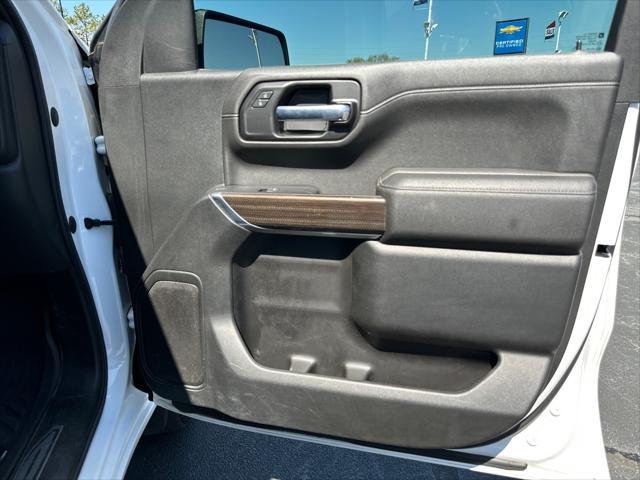Photo of 2021 SUMMIT WHI Chevrolet Silverado 1500