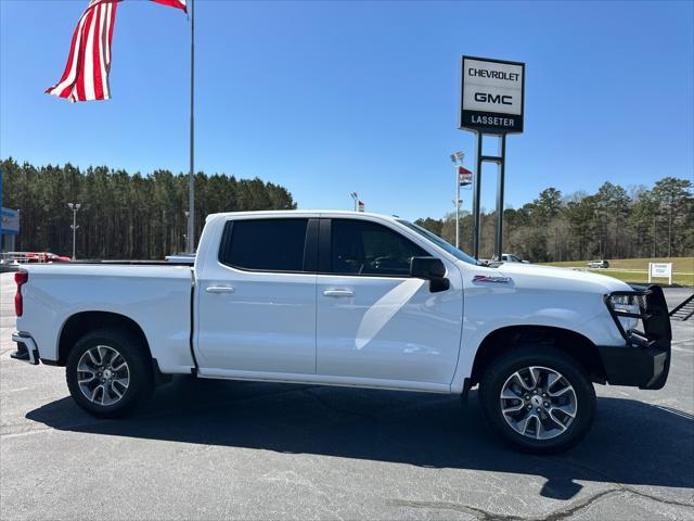 Photo of 2021 SUMMIT WHI Chevrolet Silverado 1500