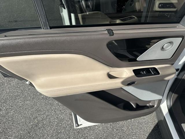 Photo of 2021 Ceramic Pearl Lincoln Aviator