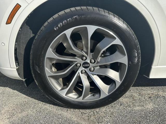 Photo of 2021 Ceramic Pearl Lincoln Aviator