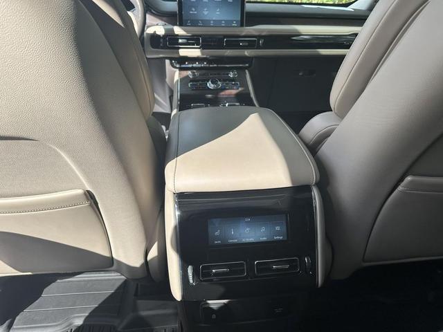 Photo of 2021 Ceramic Pearl Lincoln Aviator