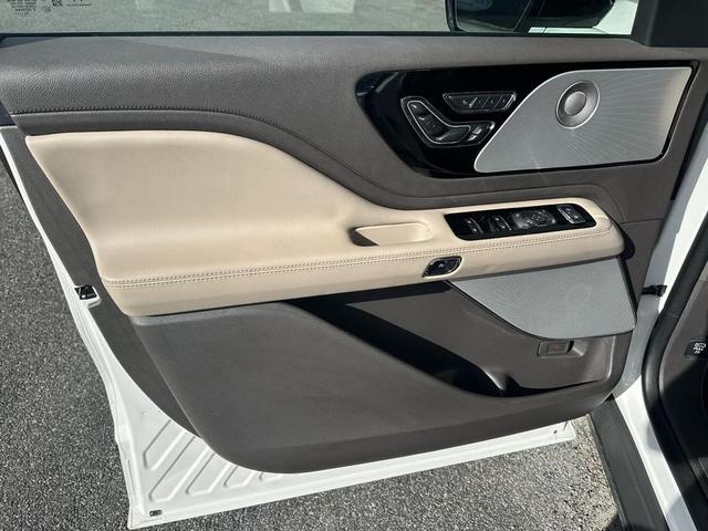 Photo of 2021 Ceramic Pearl Lincoln Aviator