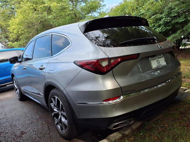 Photo of 2023 Lunar Silver Metallic Acura MDX