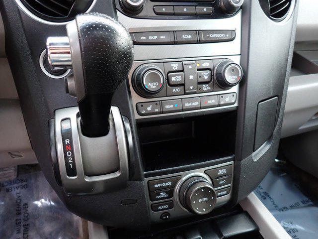 Photo of 2013 Alabaster Silver Metallic Honda Pilot