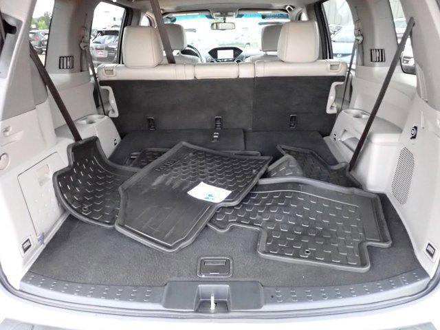 Photo of 2013 Alabaster Silver Metallic Honda Pilot