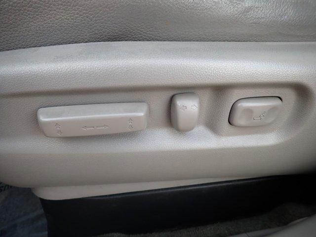 Photo of 2013 Alabaster Silver Metallic Honda Pilot