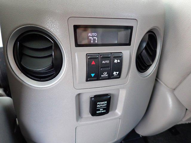 Photo of 2013 Alabaster Silver Metallic Honda Pilot