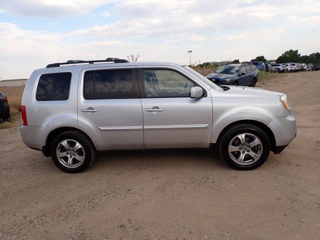 Photo of 2013 Alabaster Silver Metallic Honda Pilot