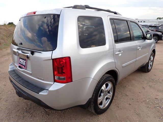Photo of 2013 Alabaster Silver Metallic Honda Pilot