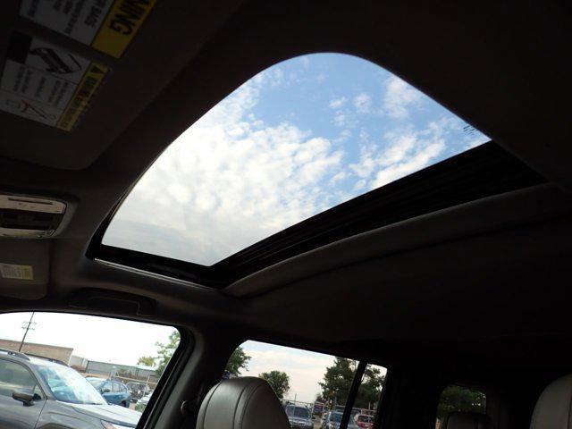 Photo of 2013 Alabaster Silver Metallic Honda Pilot