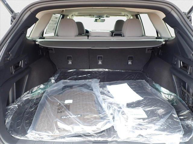 Photo of 2025 Crystal White Pearl Subaru Outback