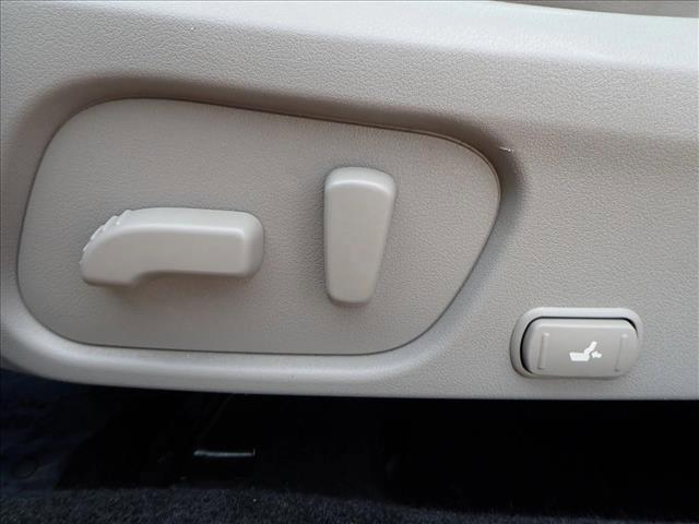 Photo of 2017 Satin White Pearl Subaru Forester