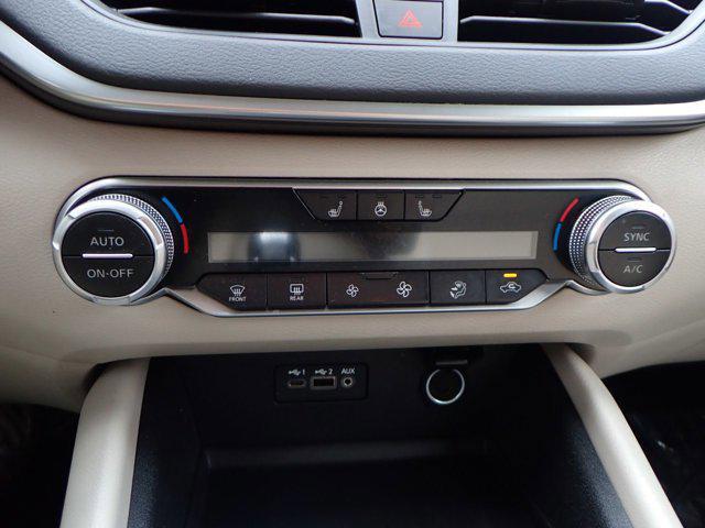 Photo of 2019 Pearl White Tricoat Nissan Altima