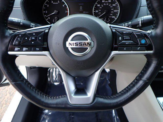 Photo of 2019 Pearl White Tricoat Nissan Altima