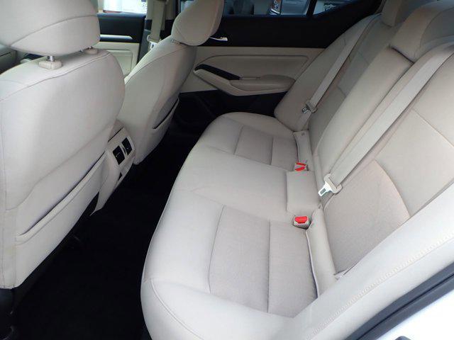 Photo of 2019 Pearl White Tricoat Nissan Altima