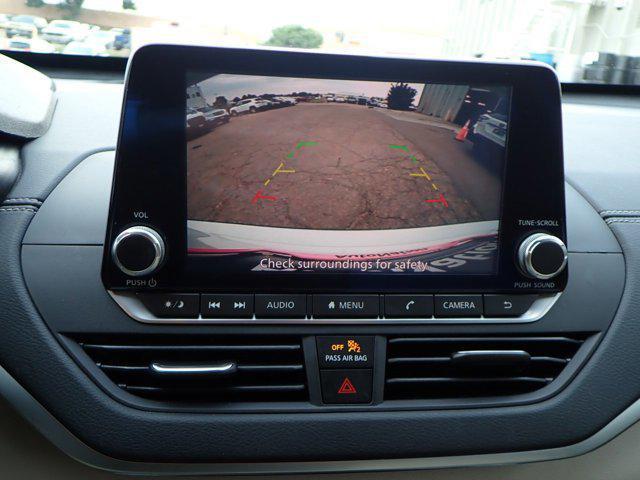 Photo of 2019 Pearl White Tricoat Nissan Altima
