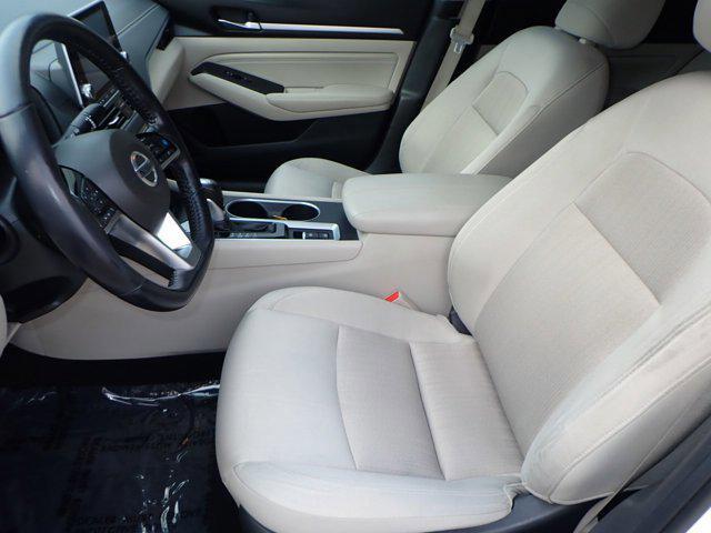 Photo of 2019 Pearl White Tricoat Nissan Altima