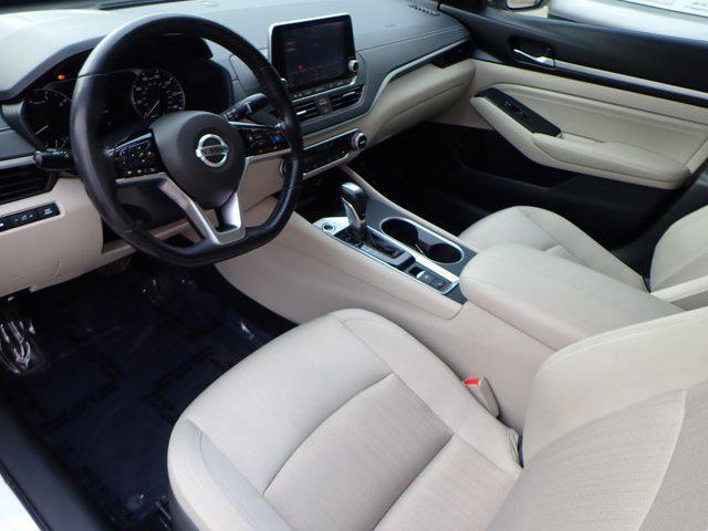 Photo of 2019 Pearl White Tricoat Nissan Altima
