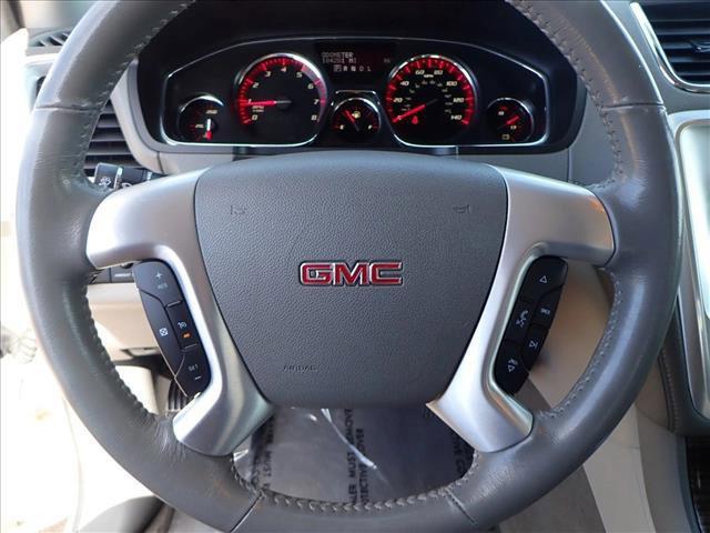 Photo of 2013 White Diamond Tricoat GMC Acadia
