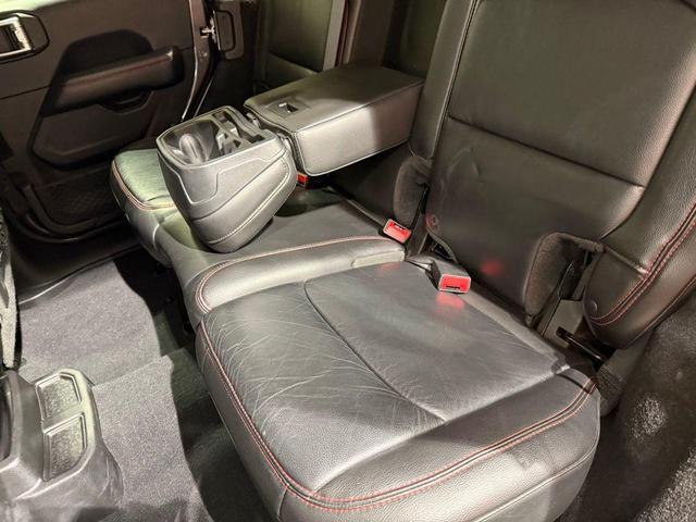 Photo of 2018 Granite Crystal Metallic Clearcoat Jeep Wrangler Unlimited