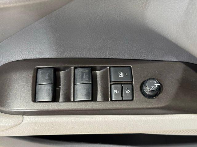 Photo of 2023 Ice Cap Toyota Camry