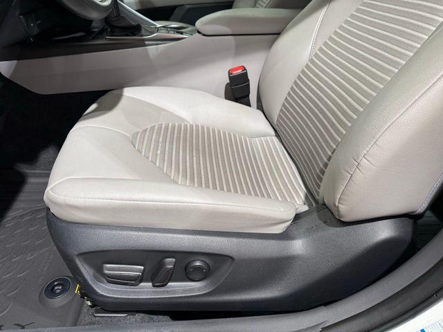 Photo of 2023 Ice Cap Toyota Camry
