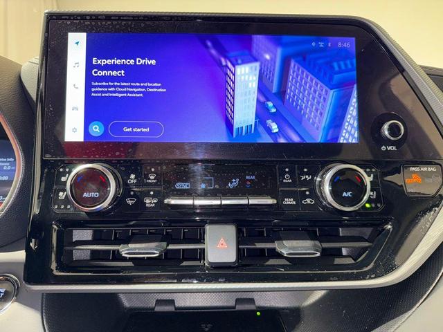 Photo of 2023 Moon Dust Toyota Highlander