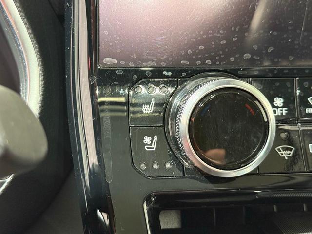 Photo of 2023 Moon Dust Toyota Highlander