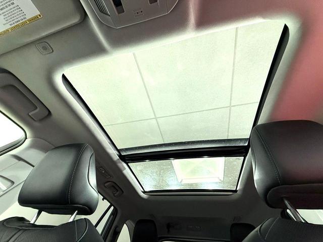 Photo of 2023 Moon Dust Toyota Highlander