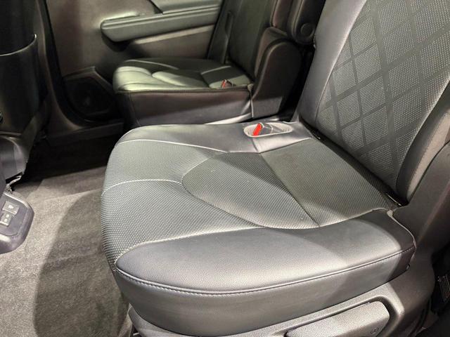 Photo of 2023 Moon Dust Toyota Highlander