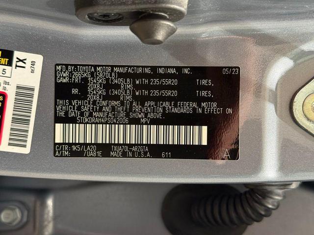 Photo of 2023 Moon Dust Toyota Highlander