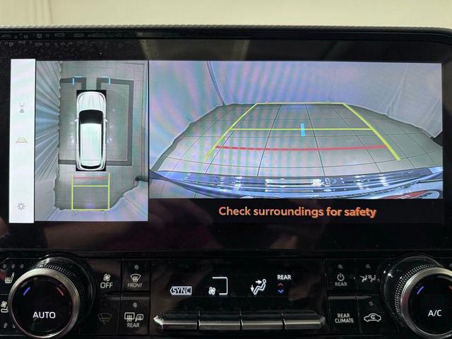 Photo of 2023 Moon Dust Toyota Highlander