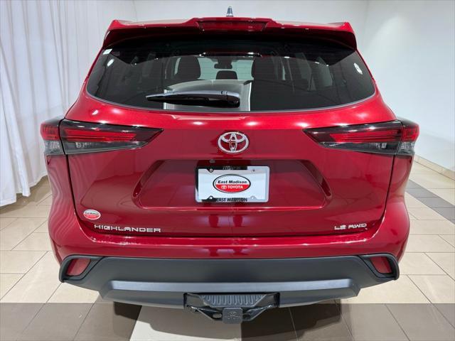 Photo of 2024 Pearl Toyota Highlander