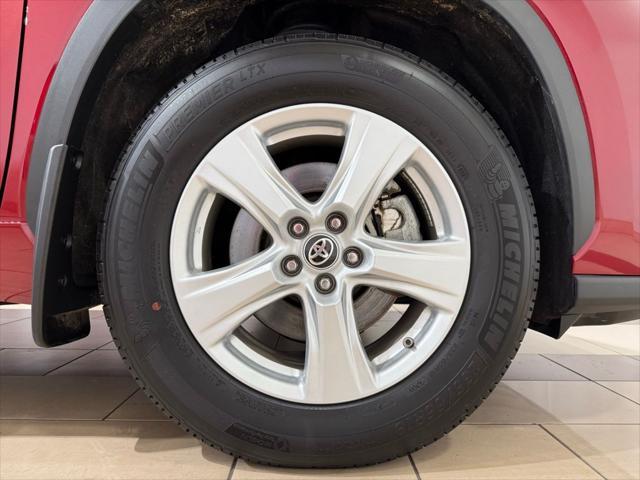 Photo of 2024 Pearl Toyota Highlander