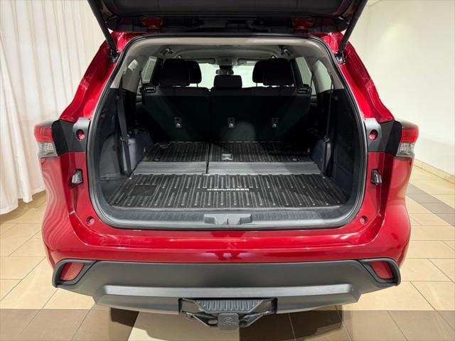 Photo of 2024 Pearl Toyota Highlander