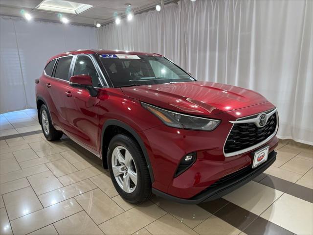 Photo of 2024 Pearl Toyota Highlander