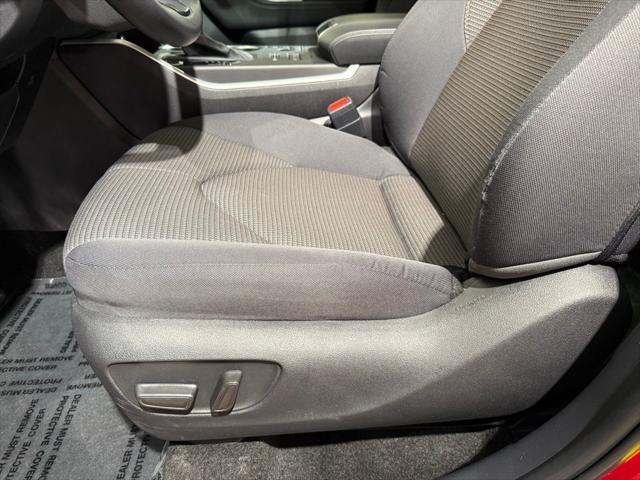 Photo of 2024 Pearl Toyota Highlander