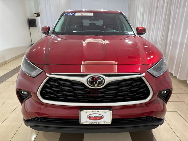 Photo of 2024 Pearl Toyota Highlander