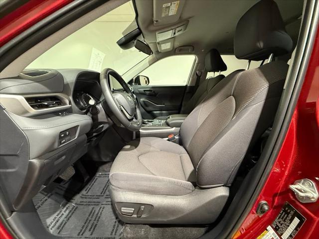 Photo of 2024 Pearl Toyota Highlander